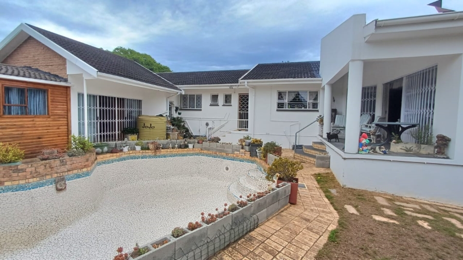 5 Bedroom Property for Sale in Vanes Estate Eastern Cape